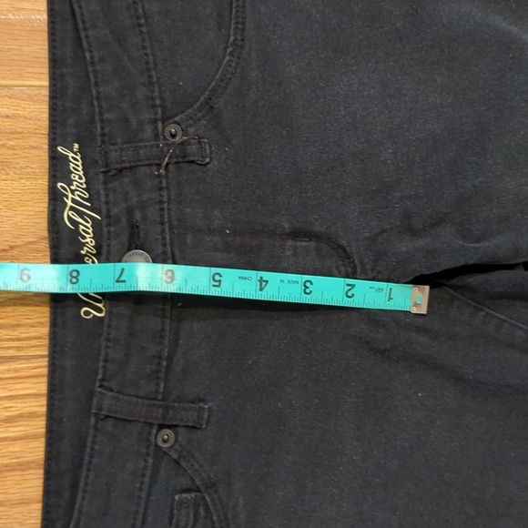 3 for $20 Bundle Sale! Universal Thread black cut-off denim shorts size 4 / 27 - Picture 3 of 7